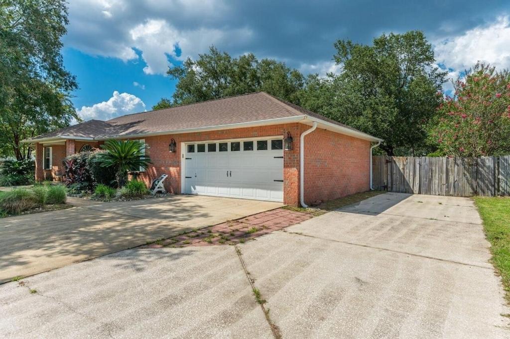 New! Close To Beach, Cozy, New Beds & Family Friendly Navarre Exterior photo